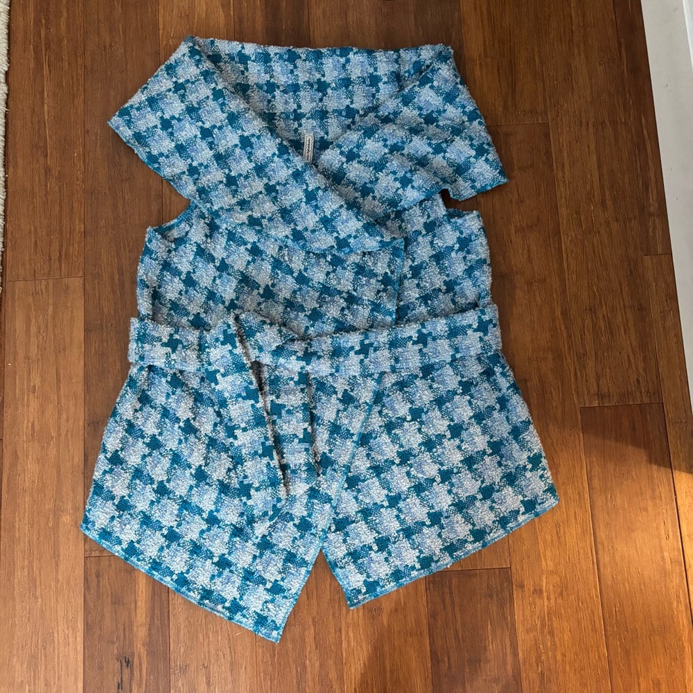 Gulliver Russian Woven Houndstooth Belted Convertible Shawl Vest Duster Wrap